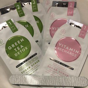 MANI MOMENTS MANI IN A BOX DUO WITH NAIL FILE